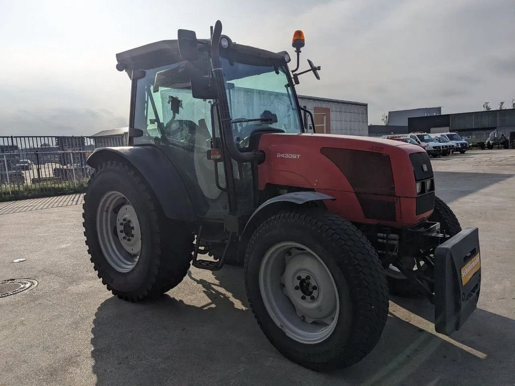 Traktor des Typs Massey Ferguson Tractor MF 2430 ST, Gebrauchtmaschine in Groningen (Bild 4)