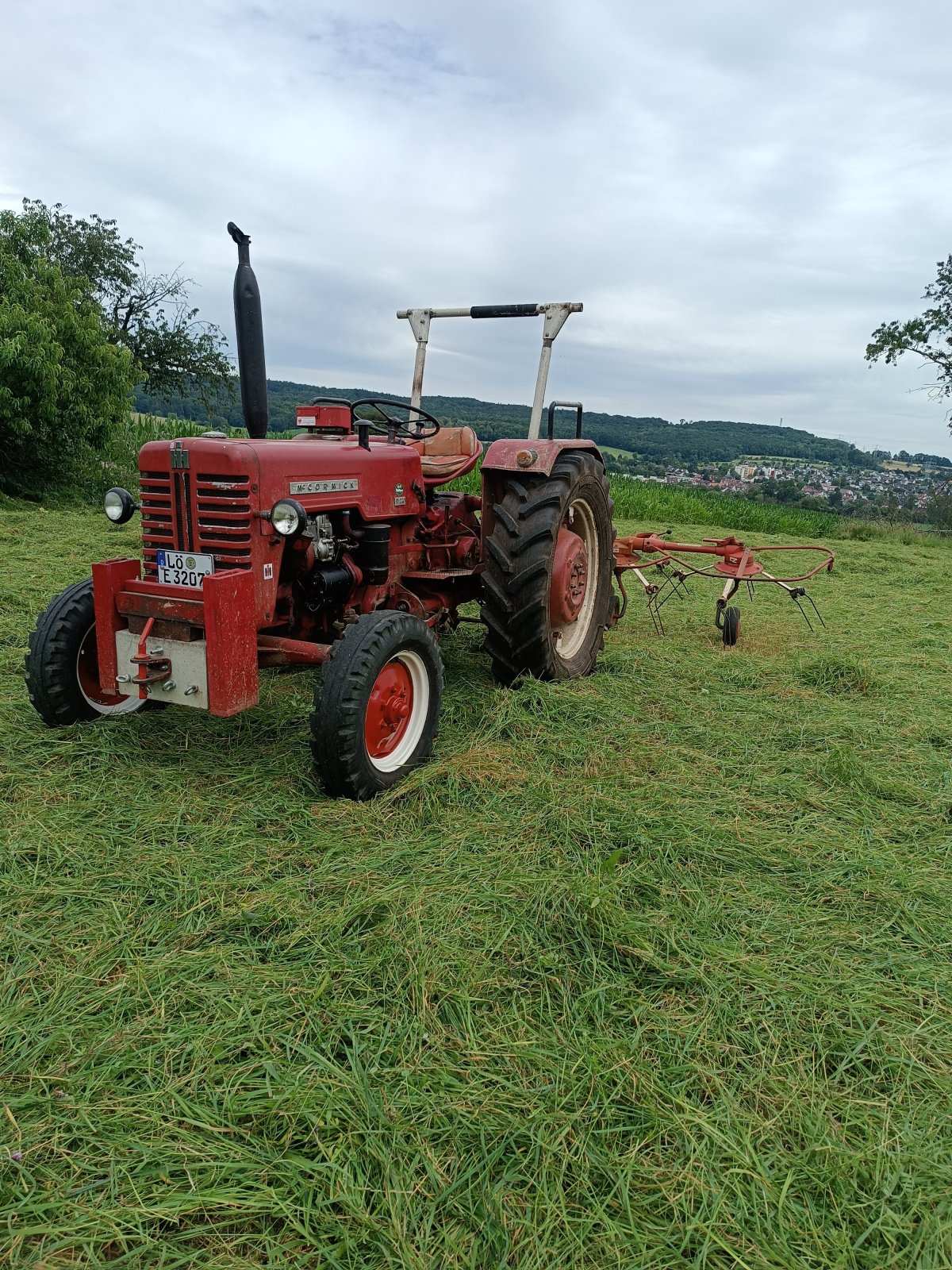 Traktor tip McCormick D-320, Gebrauchtmaschine in Kandern (Poză 2)