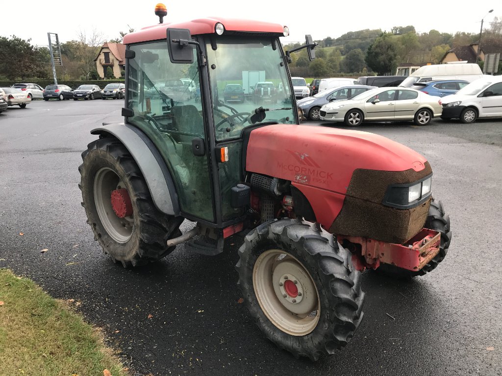 Traktor Türe ait McCormick F 95 XL . DESTOCKAGE, Gebrauchtmaschine içinde UZERCHE (resim 2)