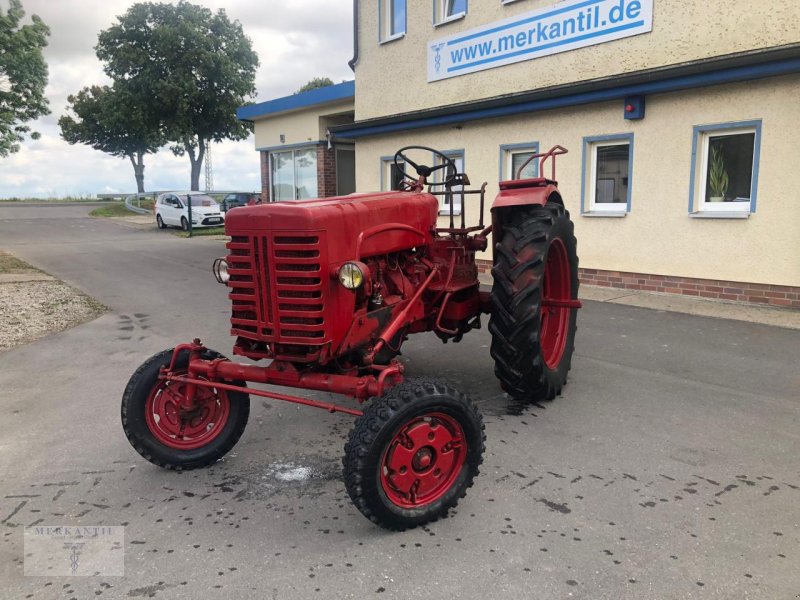 Traktor Türe ait McCormick Farmall F-265, Gebrauchtmaschine içinde Pragsdorf (resim 1)