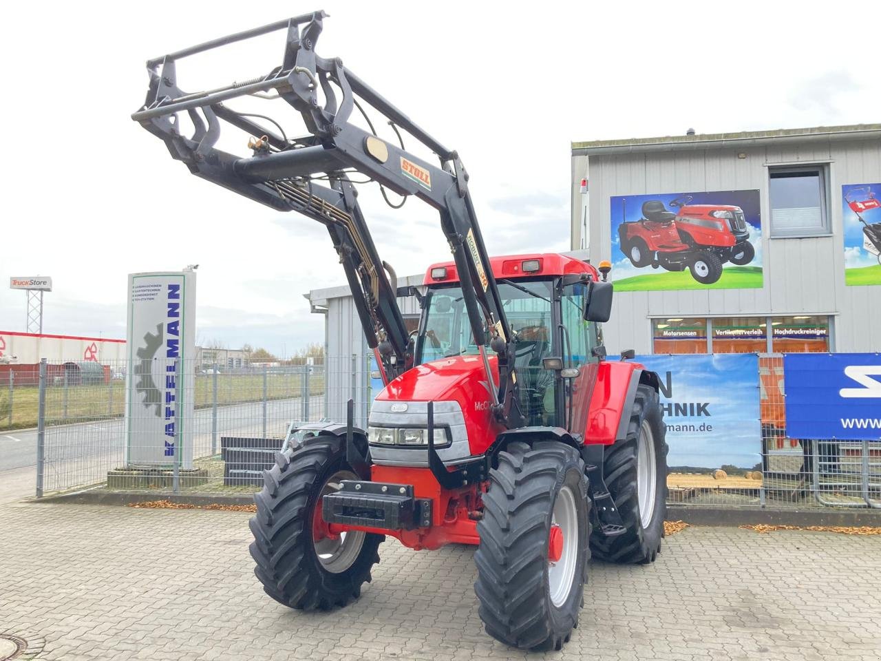 Traktor van het type McCormick MC 100, Gebrauchtmaschine in Stuhr (Foto 1)