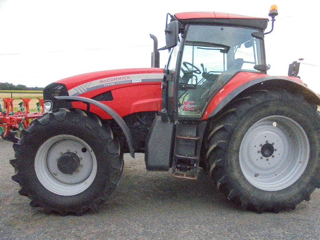 Traktor типа McCormick TTX 230 XtraSpeed, Gebrauchtmaschine в AUTHON (Фотография 3)