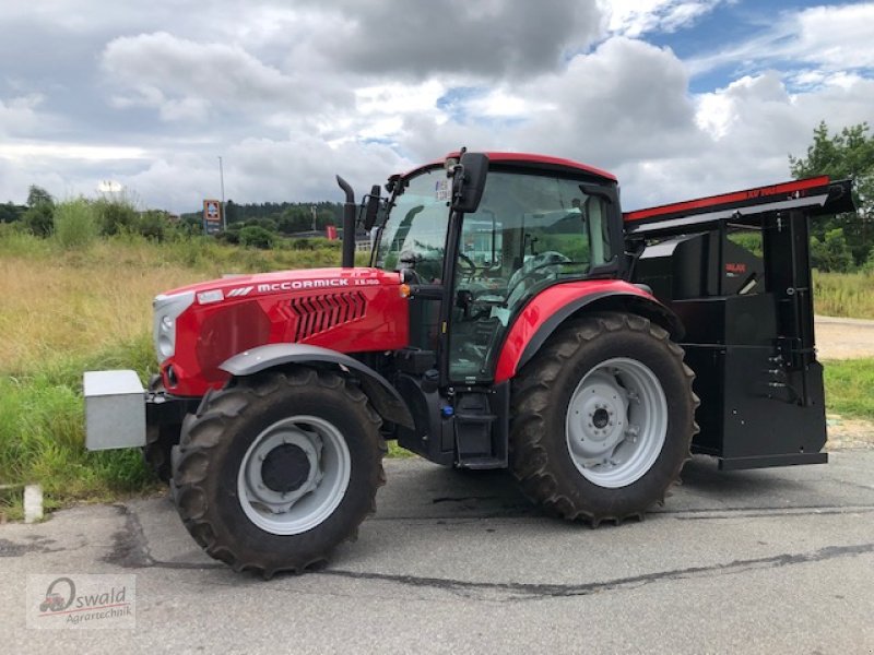 Traktor du type McCormick X 5.100, Neumaschine en Regen (Photo 1)