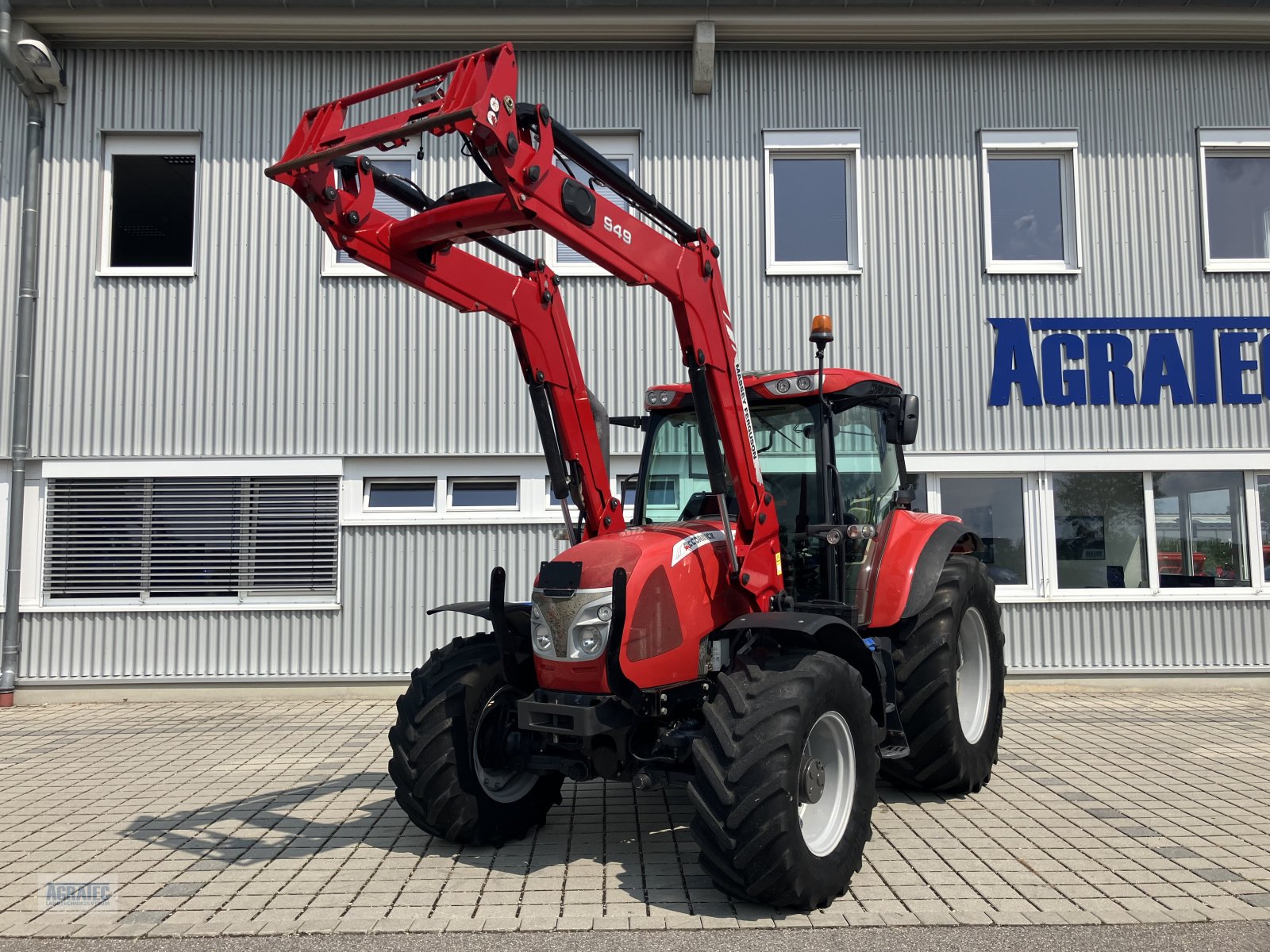 Traktor des Typs McCormick X 6.430, Gebrauchtmaschine in Salching bei Straubing (Bild 1)