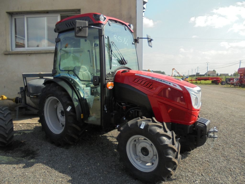 Traktor van het type McCormick X2.055, Gebrauchtmaschine in AUTHON (Foto 3)