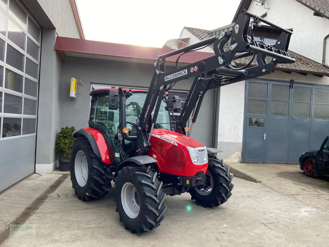 Traktor типа McCormick X4.080 mit Frontlader, Klima, Akion Powershuttle kostenlos!, Neumaschine в Geiselhöring (Фотография 5)