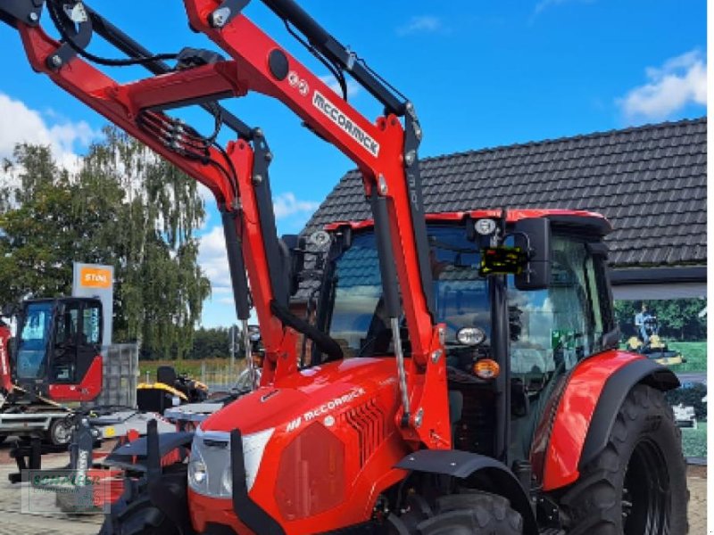 Traktor van het type McCormick X4.080 mit Frontlader, Klima, Akion Powershuttle kostenlos!, Neumaschine in Geiselhöring (Foto 1)