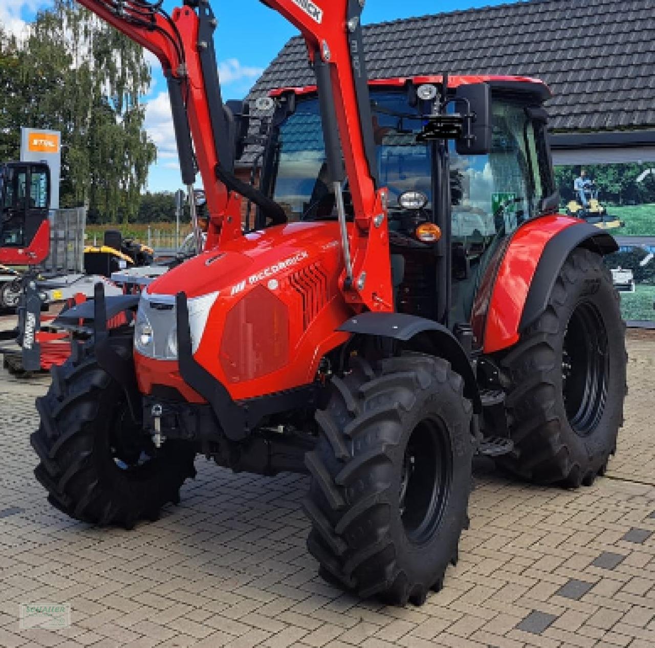 Traktor des Typs McCormick X4.080 mit Frontlader, Klima, Akion Powershuttle kostenlos!, Neumaschine in Geiselhöring (Bild 9)