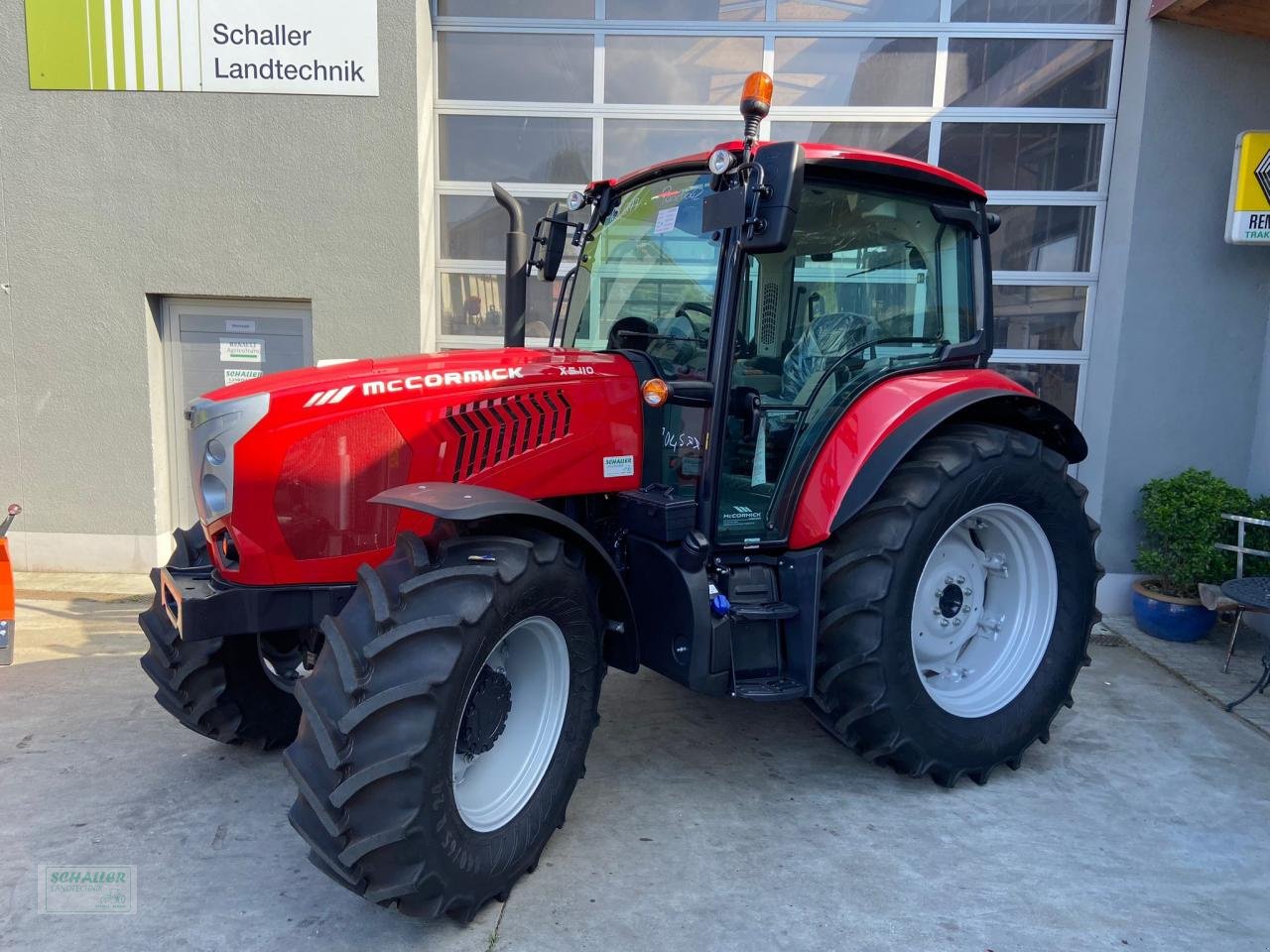 Traktor tipa McCormick X5.110 Aktionsmodell a.W. mit Frontlader, Neumaschine u Geiselhöring (Slika 3)