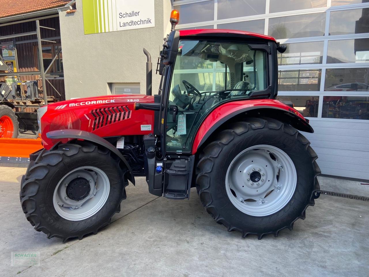 Traktor tipa McCormick X5.110 Aktionsmodell a.W. mit Frontlader, Neumaschine u Geiselhöring (Slika 9)