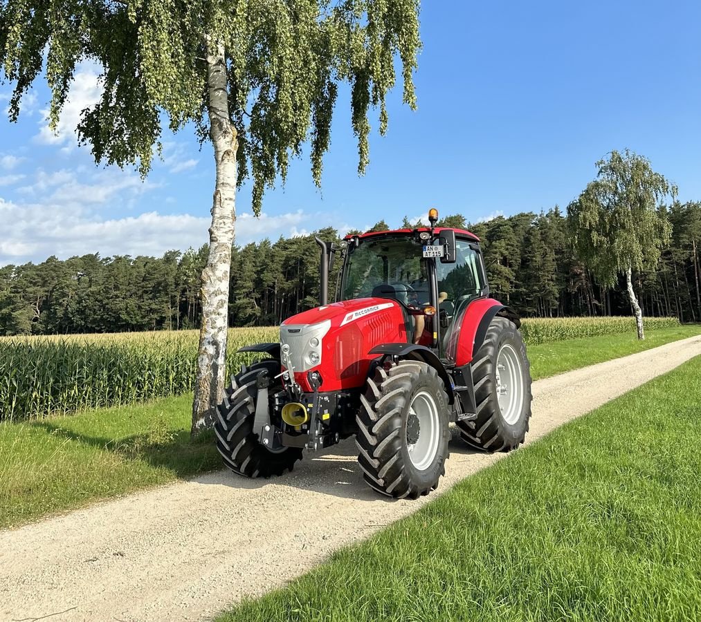 Traktor van het type McCormick X5.110, Neumaschine in Oberweidelham (Foto 1)