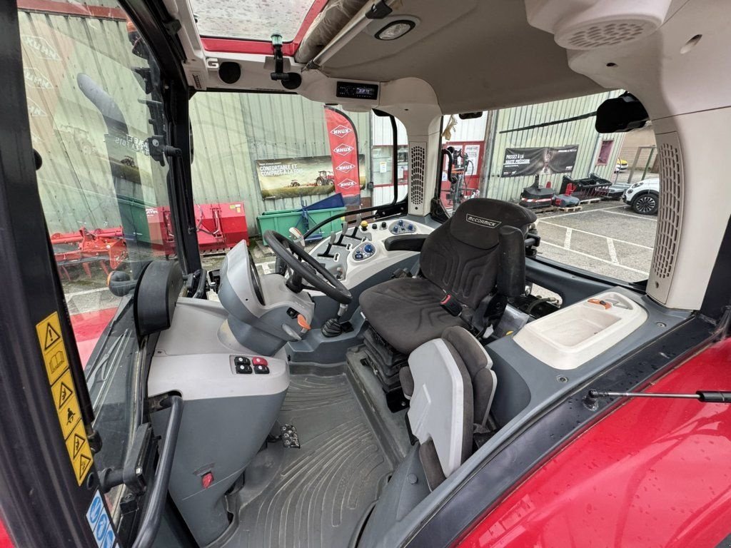 Traktor от тип McCormick X5.35, Gebrauchtmaschine в BEAULEU (Снимка 9)