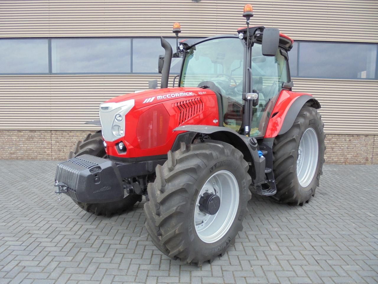 Traktor от тип McCormick x6-414, Gebrauchtmaschine в Houten (Снимка 1)