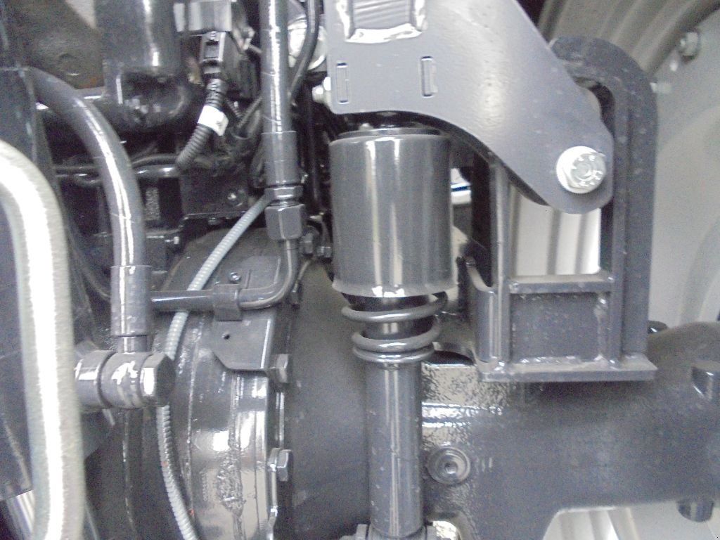 Traktor of the type McCormick X6-415M, Gebrauchtmaschine in AUTHON (Picture 8)