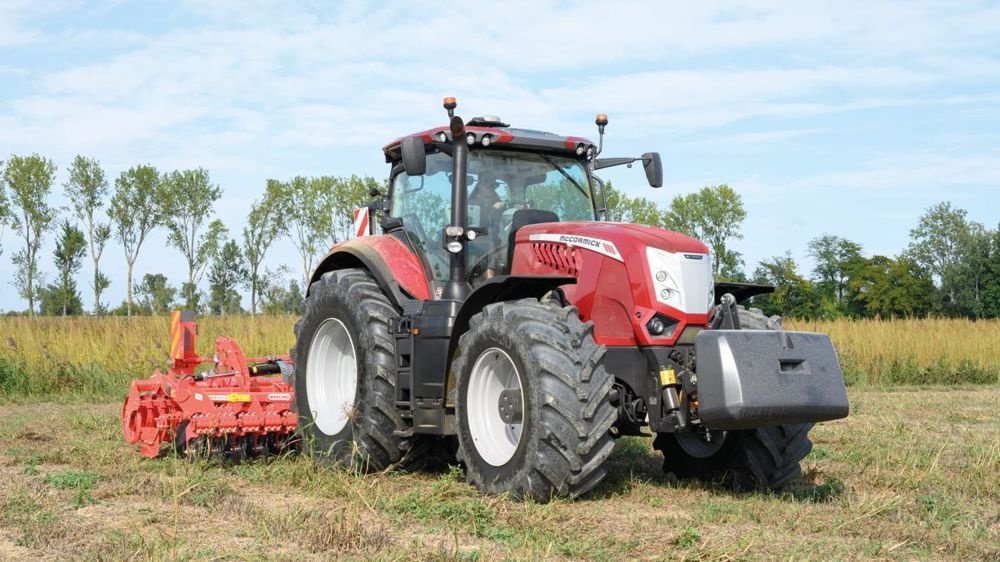 Traktor du type McCormick X8-627 VT DRIVE, Gebrauchtmaschine en Saint-Priest-Taurion (Photo 1)