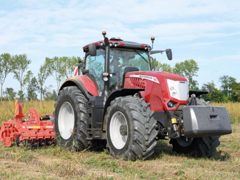 Traktor of the type McCormick X8-627 VT DRIVE, Gebrauchtmaschine in Saint-Priest-Taurion