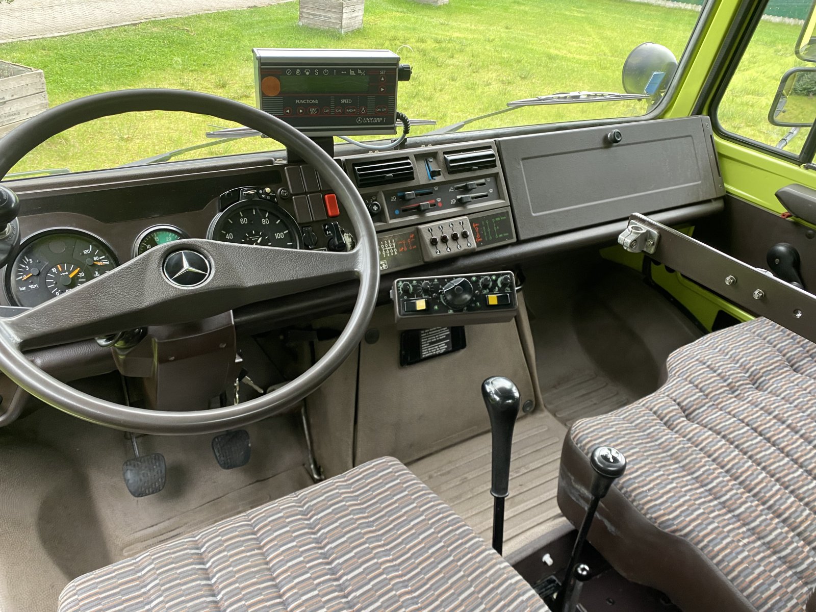 Traktor des Typs Mercedes-Benz Unimog 2100/2400 BM 437, Gebrauchtmaschine in Oyten (Bild 2)