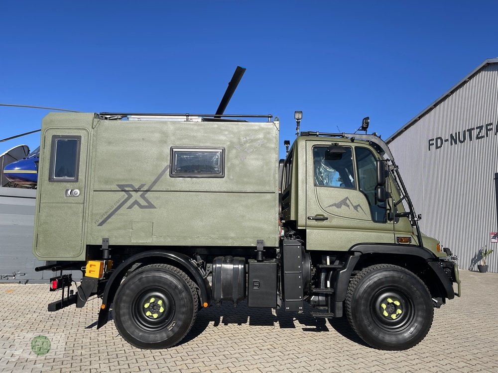 Traktor van het type Mercedes-Benz Unimog mit Wohnkoffer und Pritsche, Gebrauchtmaschine in Hinterschmiding (Foto 11)