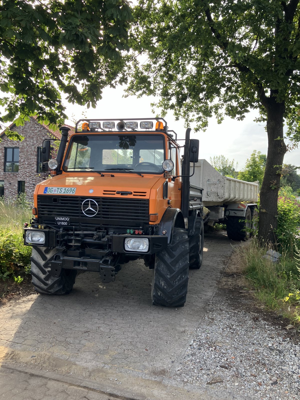 Traktor des Typs Mercedes-Benz Unimog U 1800, Gebrauchtmaschine in Burgdorf (Bild 1)