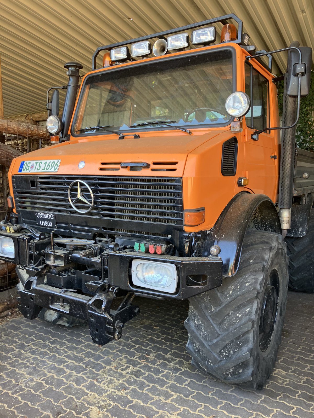 Traktor des Typs Mercedes-Benz Unimog U 1800, Gebrauchtmaschine in Burgdorf (Bild 4)