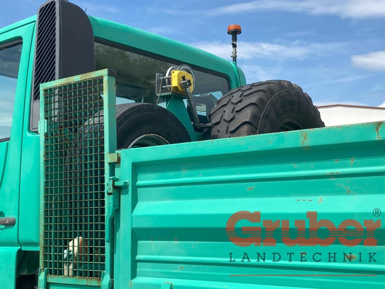 Traktor van het type Mercedes-Benz Unimog U 400, Gebrauchtmaschine in Ampfing (Foto 11)