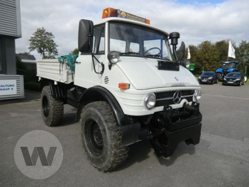 Traktor des Typs Mercedes-Benz Unimog U 403, Gebrauchtmaschine in Niebüll (Bild 2)