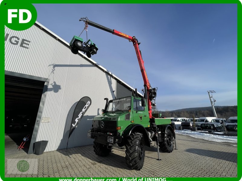 Traktor van het type Mercedes-Benz Unimog U2100 Agrar mit Palfinger Forstkran, Gebrauchtmaschine in Hinterschmiding (Foto 1)