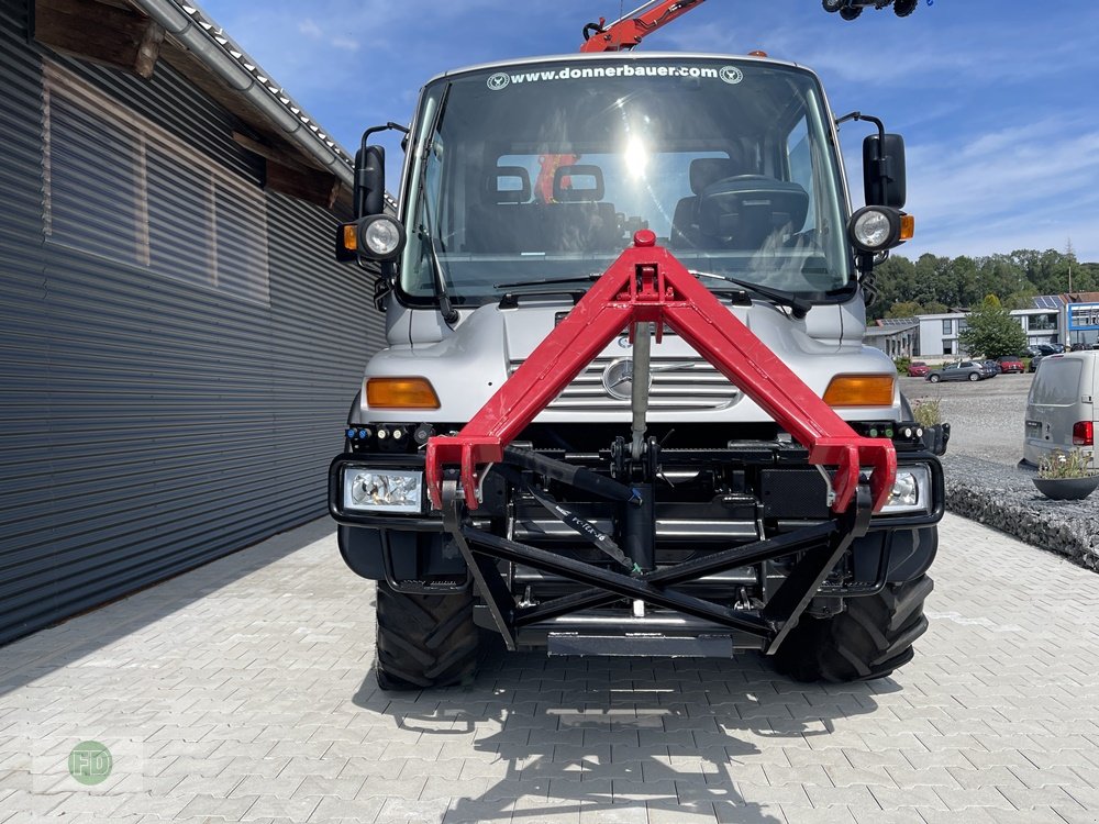 Traktor des Typs Mercedes-Benz Unimog U300 Agrar mit Kran, Kraftheber , Rarität , 7500 kg, Gebrauchtmaschine in Hinterschmiding (Bild 3)