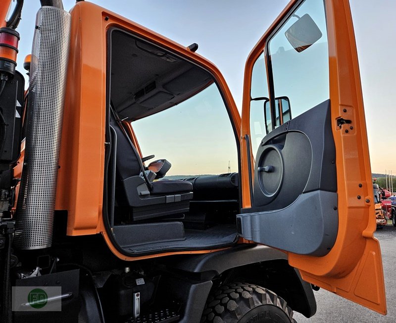 Traktor Türe ait Mercedes-Benz Unimog U400 mit Kran, Kipper, Greifer, Zapfwelle, LOF , 60 km/h mgl., Gebrauchtmaschine içinde Hinterschmiding (resim 4)