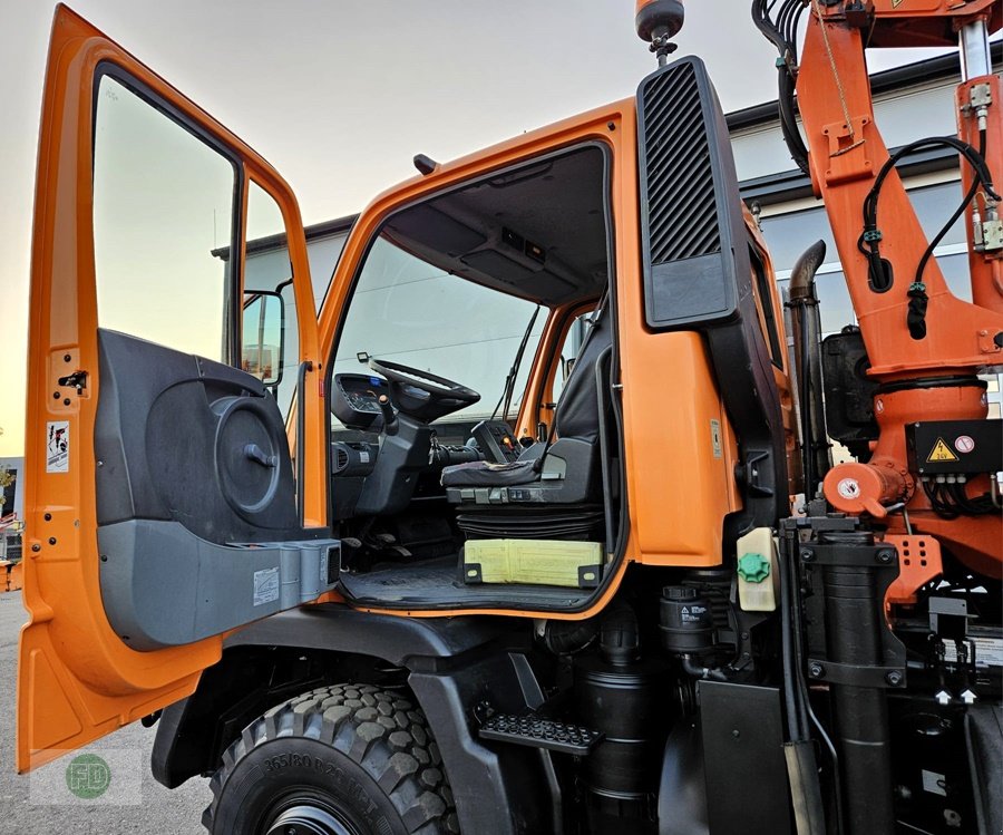 Traktor Türe ait Mercedes-Benz Unimog U400 mit Kran, Kipper, Greifer, Zapfwelle, LOF , 60 km/h mgl., Gebrauchtmaschine içinde Hinterschmiding (resim 11)