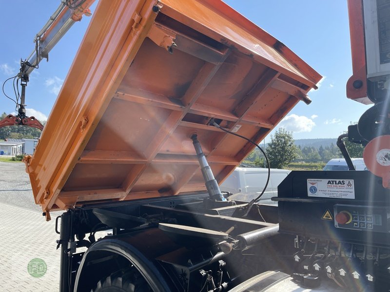 Traktor des Typs Mercedes-Benz Unimog U400 mit Kran, Kipper, Zapfwelle, Funk, LOF Zulassung , 5x6 Kreis, Gebrauchtmaschine in Hinterschmiding (Bild 10)