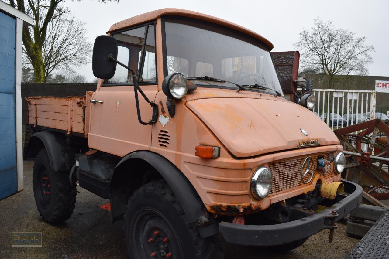 Traktor des Typs Mercedes-Benz Unimog U421, Gebrauchtmaschine in Oyten (Bild 2)