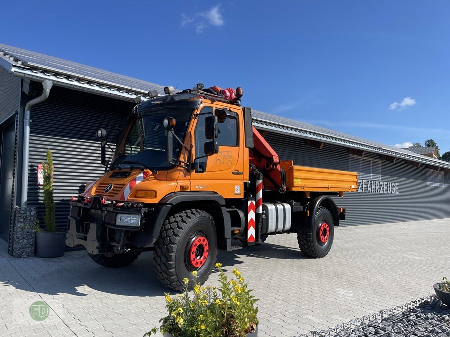 Traktor Türe ait Mercedes-Benz Unimog U500 Automatik mit Kran, Zapfwelle, Kipper , 1a Zustand , viele Extras, Finanzierung mgl., Gebrauchtmaschine içinde Hinterschmiding (resim 2)