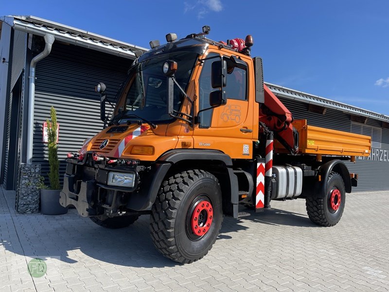 Traktor Türe ait Mercedes-Benz Unimog U500 Automatik mit Kran, Zapfwelle, Kipper , 1a Zustand , viele Extras, Finanzierung mgl., Gebrauchtmaschine içinde Hinterschmiding (resim 11)