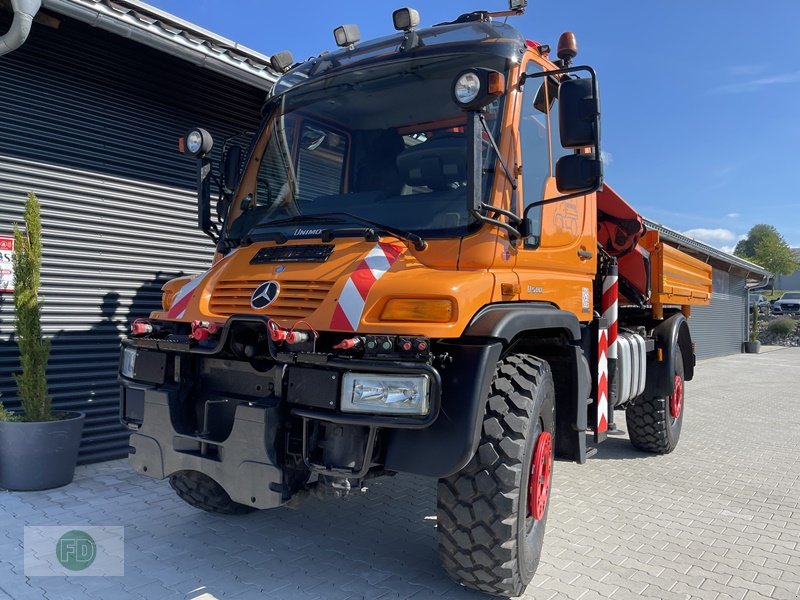 Traktor Türe ait Mercedes-Benz Unimog U500 Automatik mit Kran, Zapfwelle, Kipper , 1a Zustand , viele Extras, Finanzierung mgl., Gebrauchtmaschine içinde Hinterschmiding (resim 14)