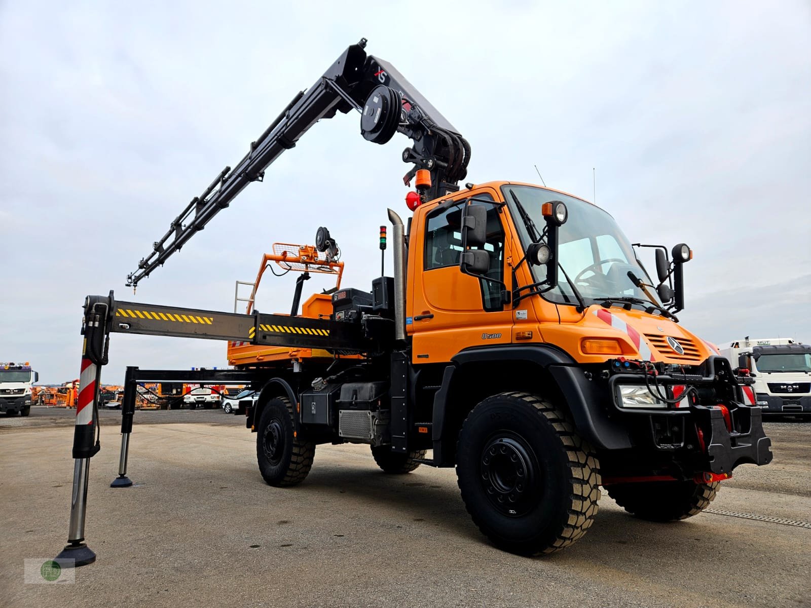 Traktor typu Mercedes-Benz Unimog U500 mit 21.6 Meter Kran, viele Extras , Kipper, Zapfwelle, Automatik, Gebrauchtmaschine v Hinterschmiding (Obrázek 3)