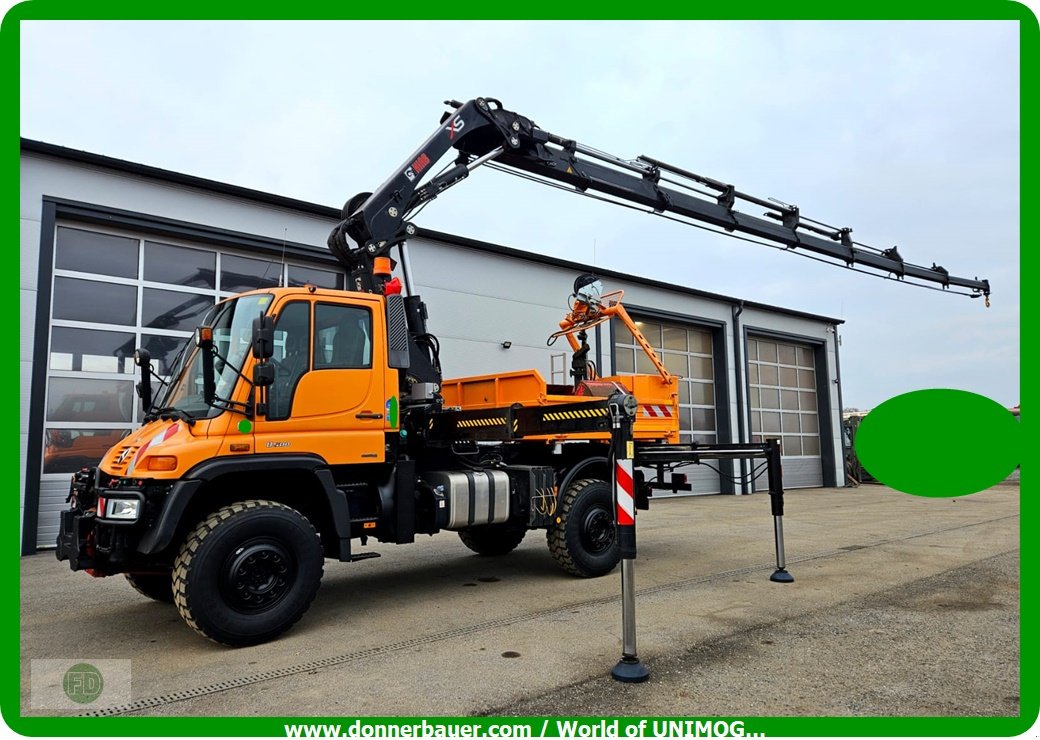 Traktor типа Mercedes-Benz Unimog U500 mit 21.6 Meter Mega Kran, Gebrauchtmaschine в Hinterschmiding (Фотография 1)