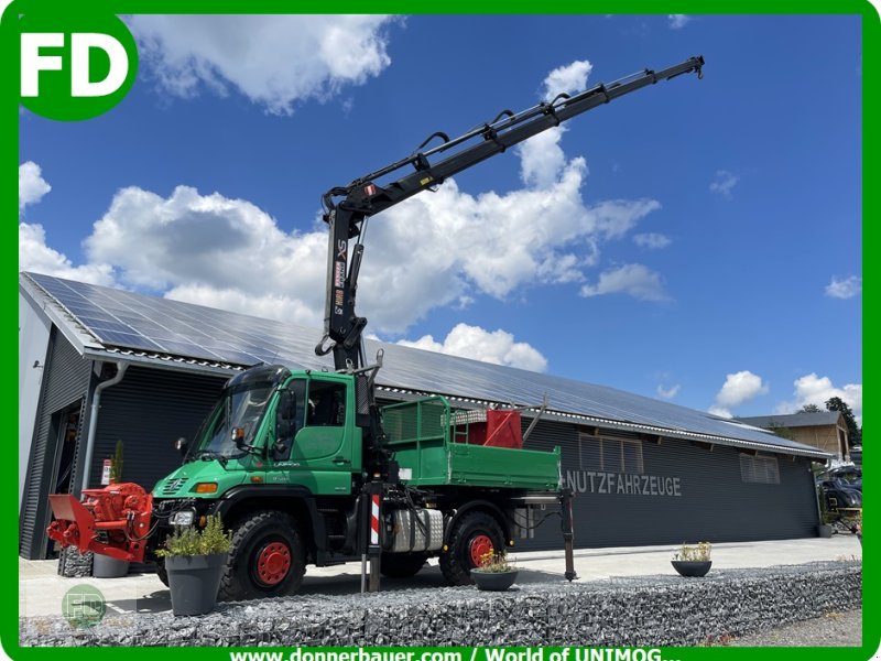 Traktor des Typs Mercedes-Benz Unimog U500 mit Mega Kran, 17.30 Meter , 5x6 Kreis, Funk, Arbeitskorb, Reifendruckregelanlage , 1a Zustand, Gebrauchtmaschine in Hinterschmiding