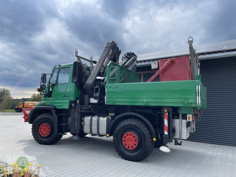 Traktor типа Mercedes-Benz Unimog U500 mit Mega Kran, 17.30 Meter , 5x6 Kreis, Funk, Arbeitskorb, Reifendruckregelanlage , 1a Zustand, Gebrauchtmaschine в Hinterschmiding (Фотография 3)