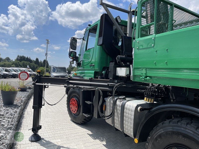 Traktor typu Mercedes-Benz Unimog U500 mit Mega Kran, 17.30 Meter , 5x6 Kreis, Funk, Arbeitskorb, Reifendruckregelanlage , 1a Zustand, Gebrauchtmaschine v Hinterschmiding (Obrázok 8)