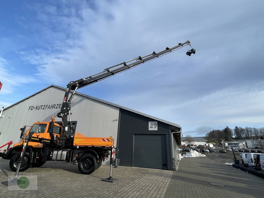 Traktor Türe ait Mercedes-Benz Unimog U500 mit Mega Kran, Hiab 288 , 5x6 Kreis, Zapfwelle, Kipper, Automatik, Multitalent , Einzigartig, Gebrauchtmaschine içinde Hinterschmiding (resim 12)