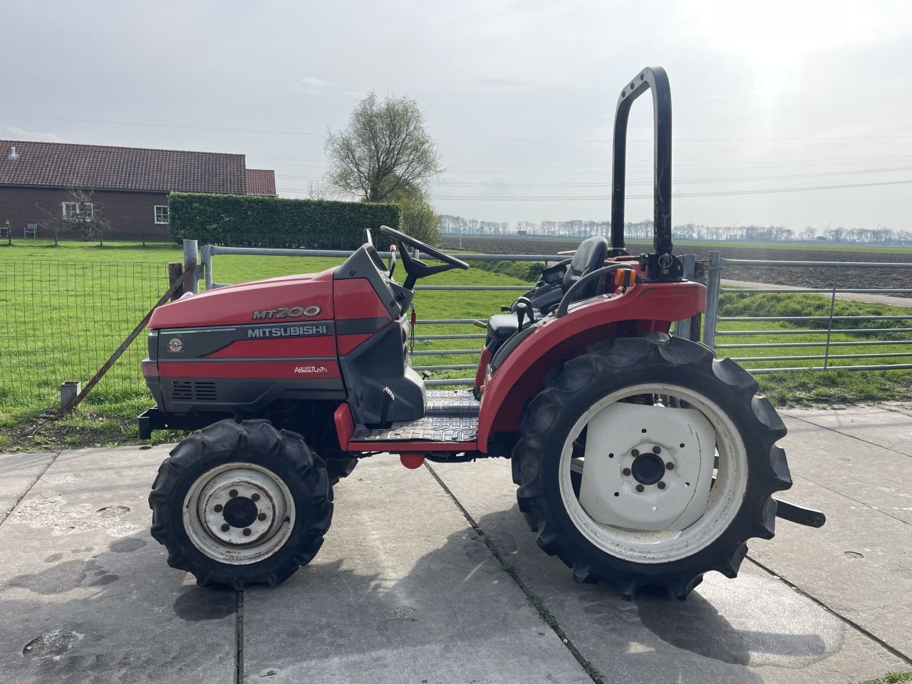 Traktor tip Mitsubishi MT 200, Gebrauchtmaschine in Klaaswaal (Poză 1)