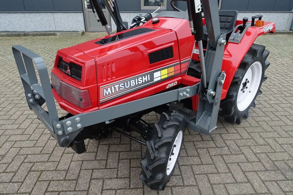 Traktor des Typs Mitsubishi MT16 4wd / 0422 Draaiuren / Januari aanbieding, Gebrauchtmaschine in Swifterband (Bild 4)