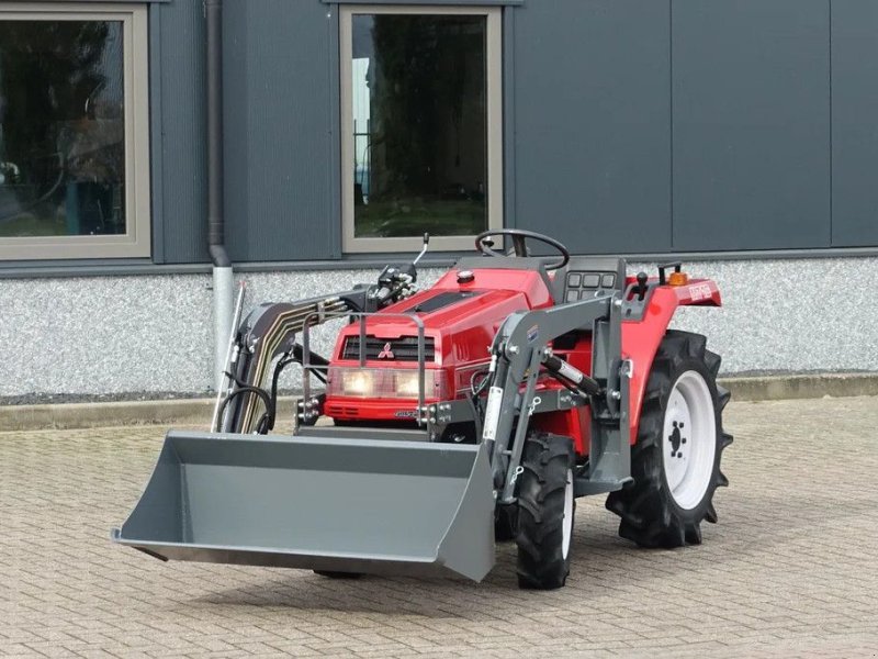 Traktor van het type Mitsubishi MT16 4wd / 1091 Draaiuren / Oktober Aanbieding, Gebrauchtmaschine in Swifterband