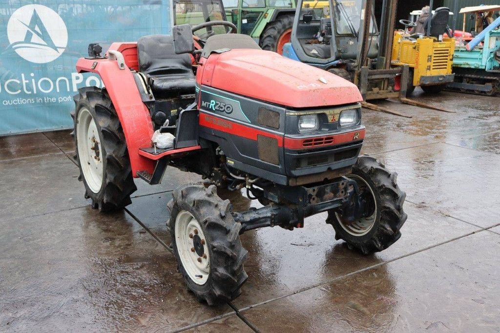 Traktor Türe ait Mitsubishi MTR250, Gebrauchtmaschine içinde Antwerpen (resim 8)