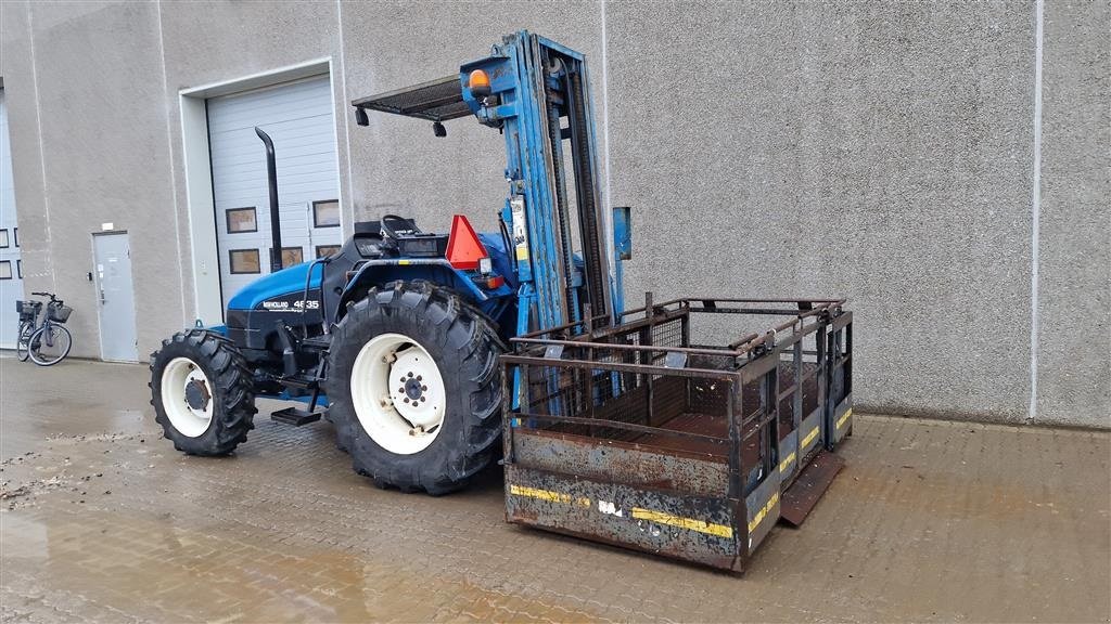 Traktor van het type New Holland 4635 4 WD med 8 mtr. Steens, Gebrauchtmaschine in Randers (Foto 8)