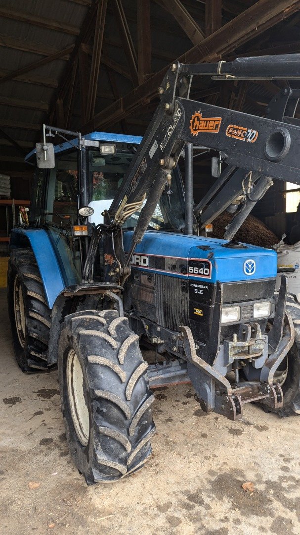 Traktor des Typs New Holland 5640 SLE, Gebrauchtmaschine in Rosshäusern (Bild 11)