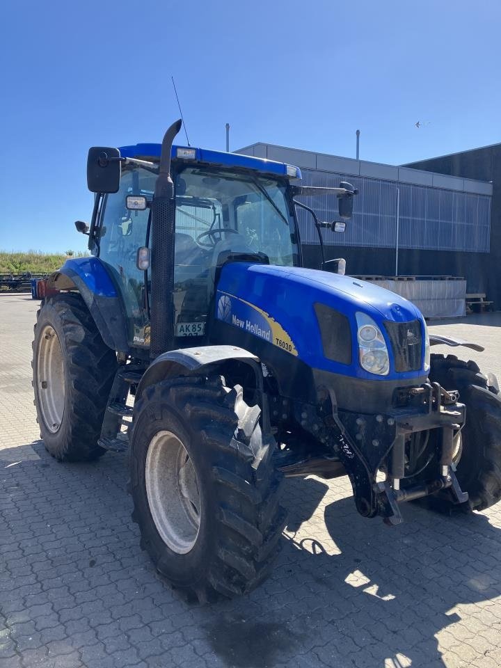 Traktor του τύπου New Holland 6030 PLUS, Gebrauchtmaschine σε Maribo (Φωτογραφία 2)