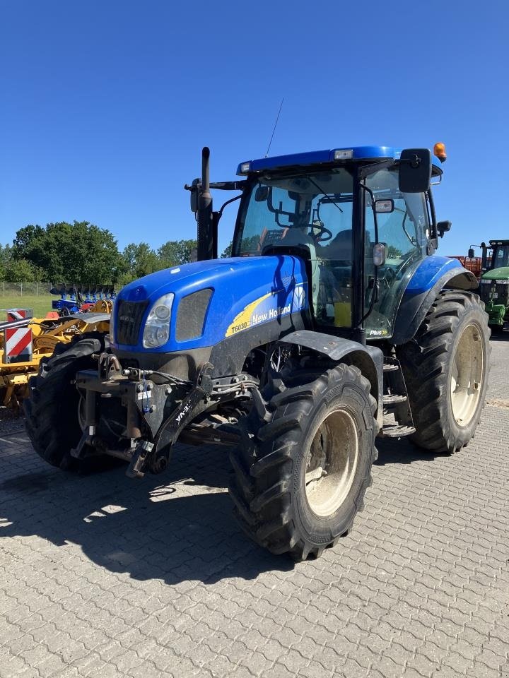 Traktor van het type New Holland 6030 PLUS, Gebrauchtmaschine in Maribo (Foto 1)