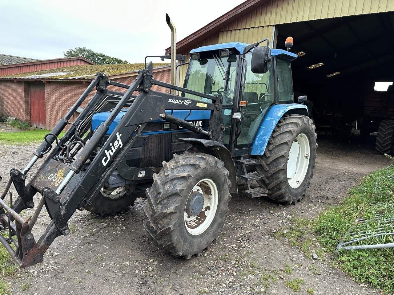 Traktor des Typs New Holland 7840 SLE, Gebrauchtmaschine in Hadsten (Bild 1)